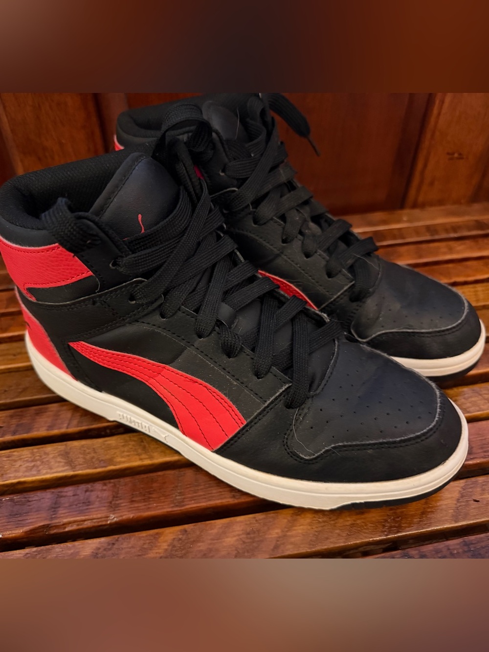 Puma Men’s Black & Red Mid-Top Sneakers